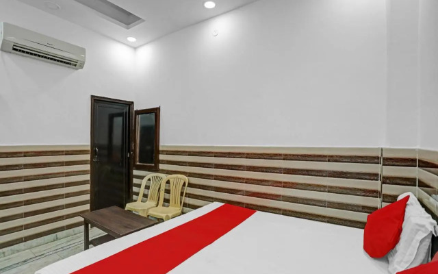 Oyo 84959 Tyagi Palace