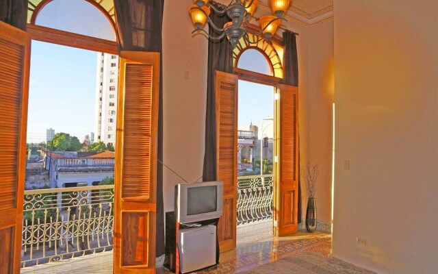 Marquez De Liz 1: Colonial Suite, Balcony, Havana