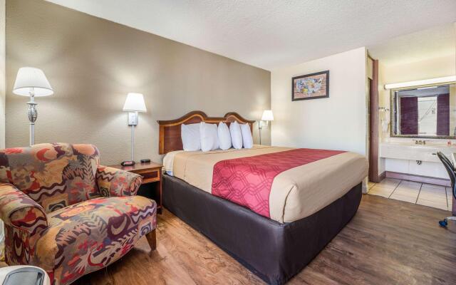 Econo Lodge Inn & Suites Macon