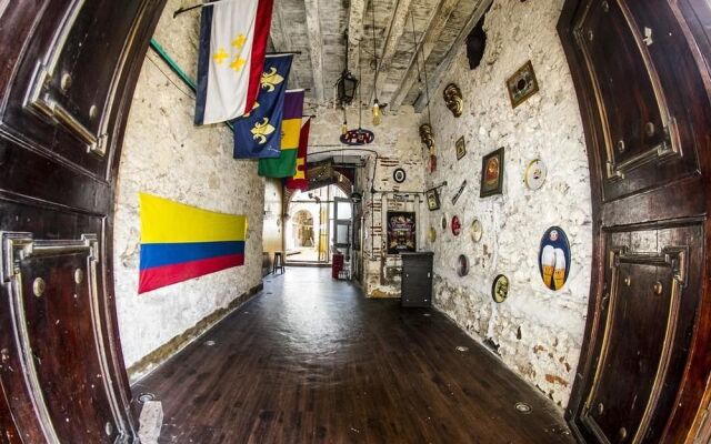Bourbon St Hostal Boutique - Hostel