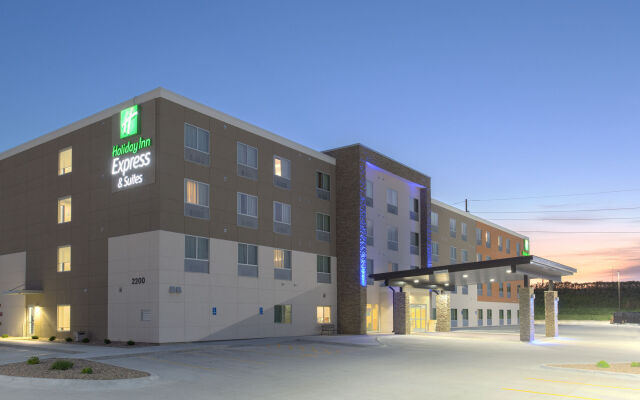Holiday Inn Express and Suites Lincoln I - 80 by IHG