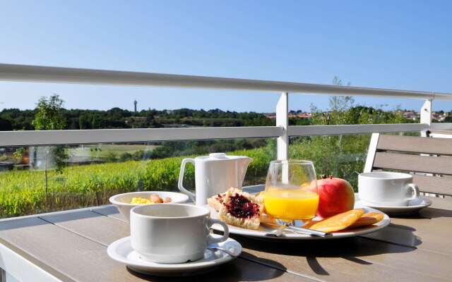 Golden Tulip Pornic Suites