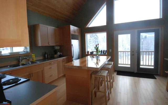 Stoke Cabin by Revelstoke Vacations