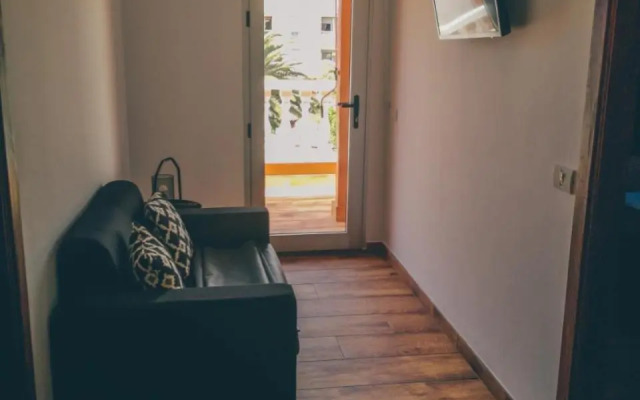 San Isidro. 2 rooms. Quiet terrace