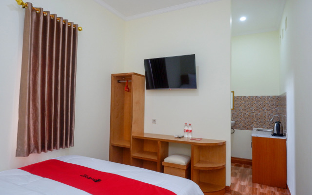 RedDoorz near Rita Supermall Purwokerto 2