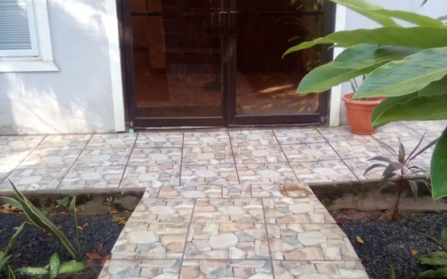 Roatan Airport Boutique Resort