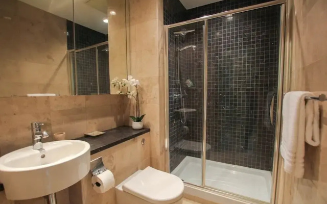 Beachfront luxury modern 2-bed apt with pool by BSL Rentals