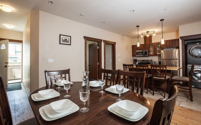 The Grizzly Den by Revelstoke Vacations