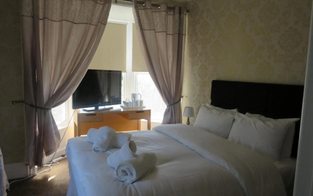 The Queens Arms Hotel