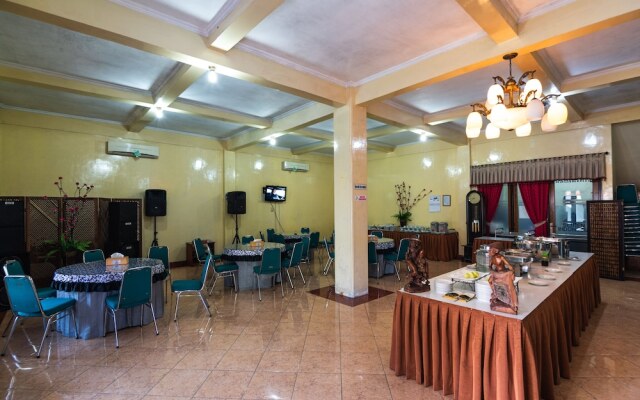 Sinergi Hotel Tretes by OYO Rooms