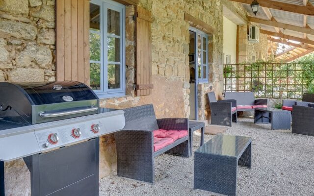 Secluded Holiday Home in Lacapelle-biron With Swimming Pool