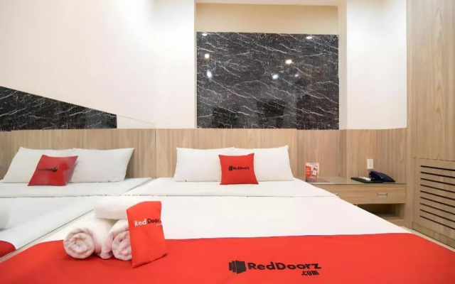 RedDoorz Plus near Le Quang Dinh Street