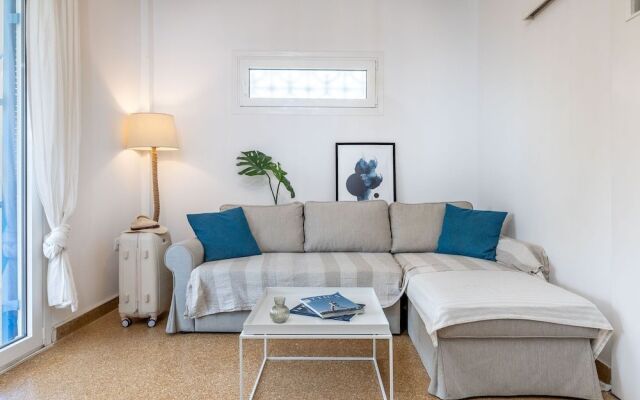 Breeze One Bedroom Apartment by BluPine
