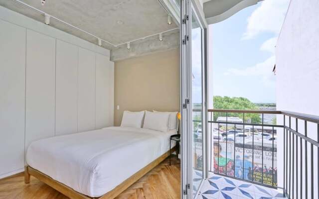 w Spectacular 2BR in Plaza Herrera