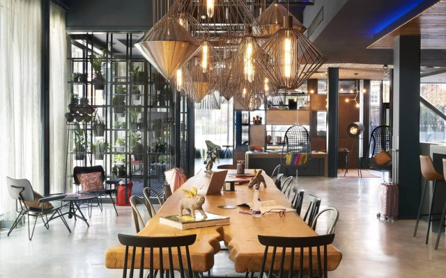 Moxy York