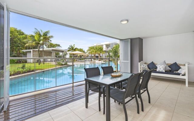 A Deluxe Swim Up - Drift Apartments South