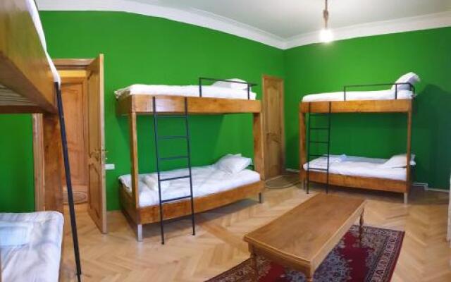 Green World Hostel