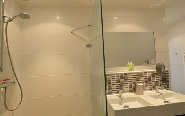 Luxurious Holiday Home in Monumental Farmhouse Near Nature Reserves - Zuna