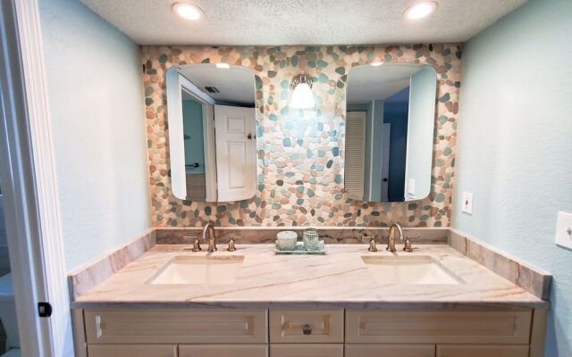 Alan's Hickory Bay West Condo