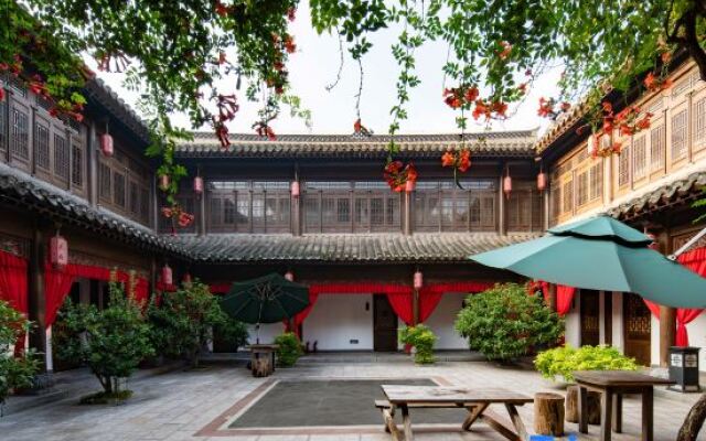 The Courtyard of Family Hua