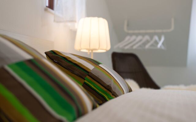 Apartments & Rooms Tiramola