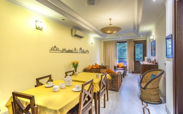 OYO 585 Home Stay B&B Tree of life