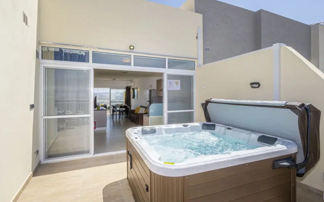 Summer Breeze Penthouse with large Terrace and Hot Tub by Getaways Malta
