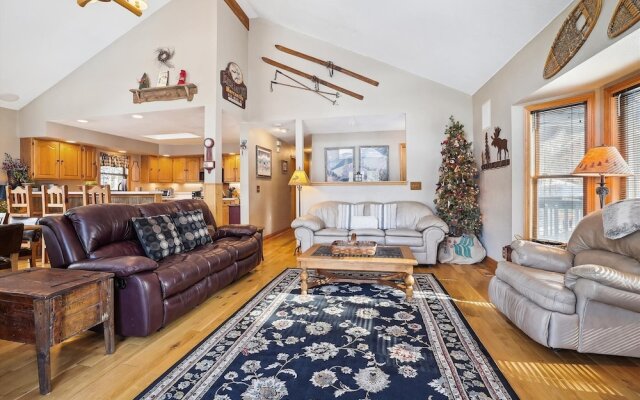 Wildwood Peaks 4 Bedroom Home by RedAwning