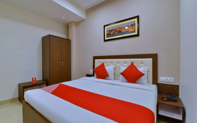 Crown Club by OYO Rooms
