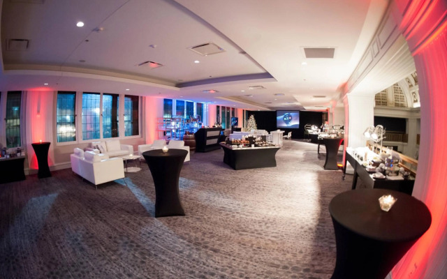 Renaissance Cincinnati Downtown Hotel