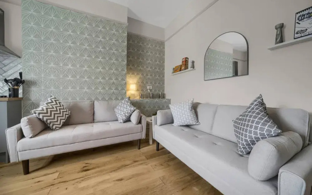 Free Parking Fast Wifi 2 Min to Cardiff City