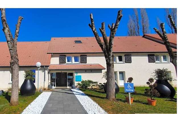 Doubs Hotel - Hostel