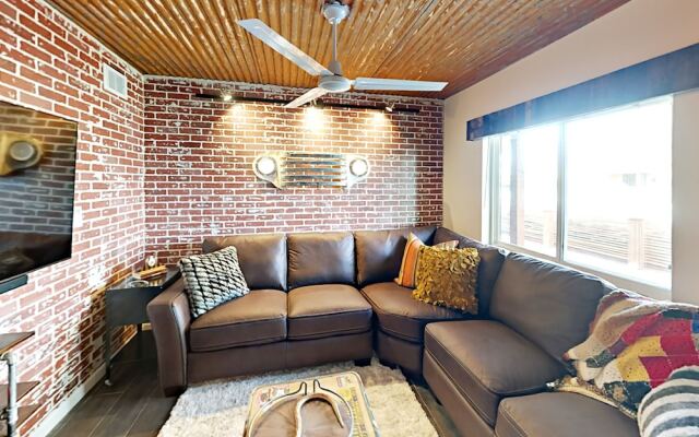 E Indianola - 4 Br Home