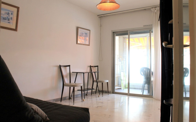 Central 1 Bedroom in Luxurious Residence