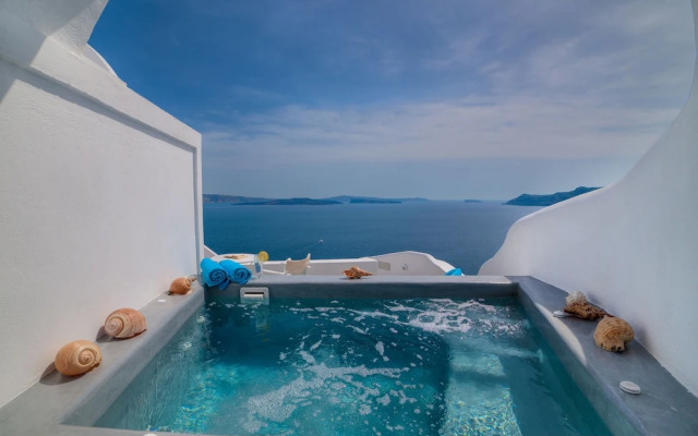 Kima Oia Suites