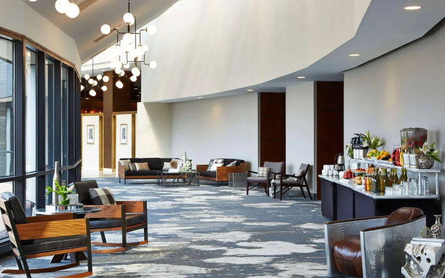 Renaissance St. Louis Airport Hotel