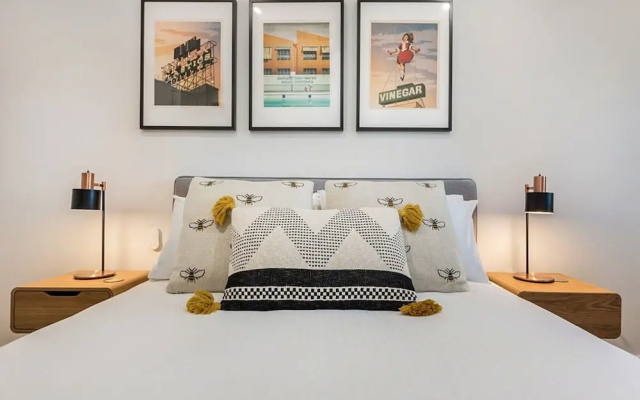 Beautiful 2-storey Unit With Balcony Near Smith St – Guest Rooms – Melbourne