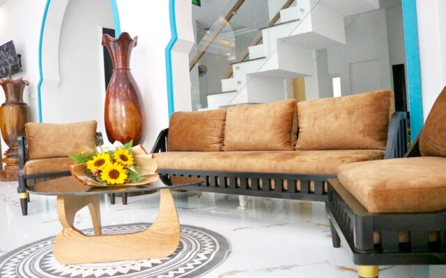 Phuong Dong Hotel & Apartment