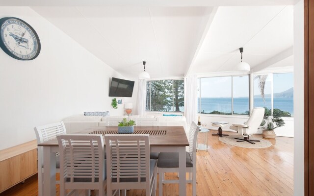 Sand Beach House - breathtaking view, and amazing position directly opposite the beach!