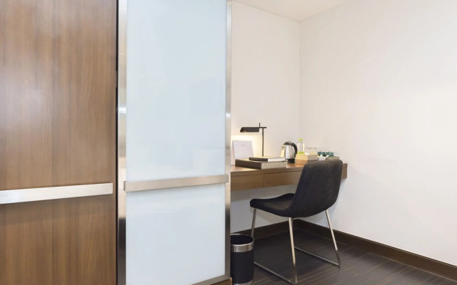 Silver Living Phrom Phong by Favstay