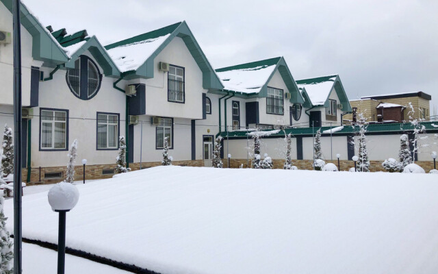 Lake House Resort hotel