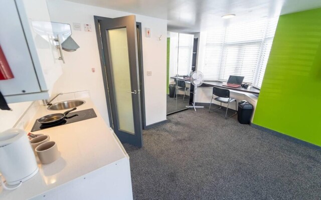 Cosy Spacious Studio Available