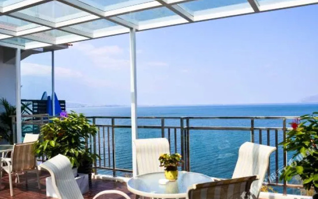 Linghai Holiday Hotel