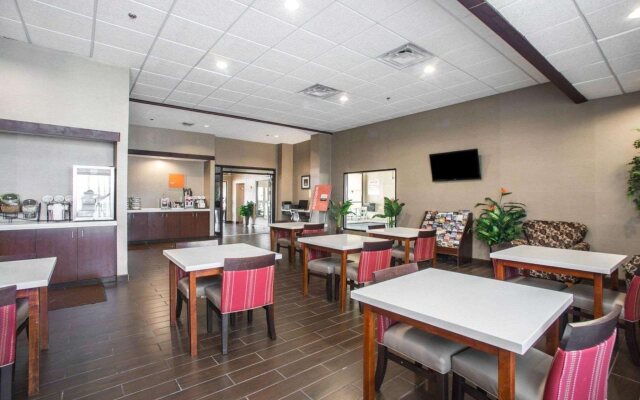 Comfort Inn & Suites St. Louis - Hazelwood