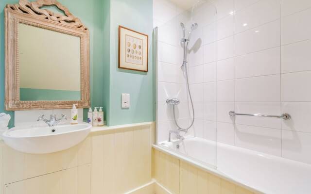 Elizabeth -Tiger Inn