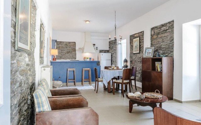 "Aura" apt in Stone Tower 1690 • Andros