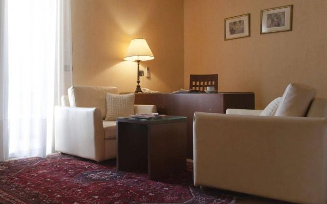 Mayflower Hotel