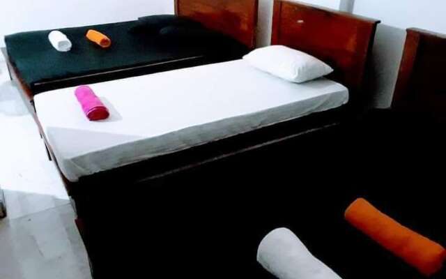 Black And White Kandy Guest House