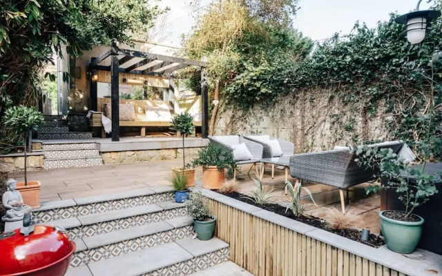 Central Townhouse With Garden Free Parking