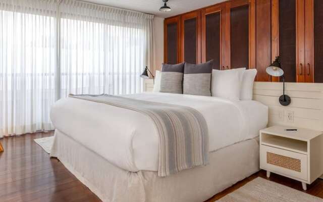 w 3BR Duplex Penthouse With Private Pool